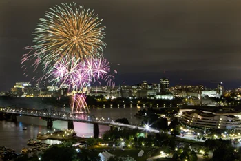 2. photo_grands_feux_casino_lac_leamy.jpg