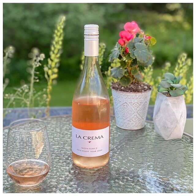 On tonight&rsquo;s agenda- a little ros&eacute; &amp; relaxation.

Cheers to the weekend!
&mdash;&mdash;&mdash;&mdash;&mdash;&mdash;&mdash;&mdash;&mdash;
Soir&eacute;e chill &agrave; la maison. ✌🏼
.
#produitre&ccedil;u #TGIF #weekend