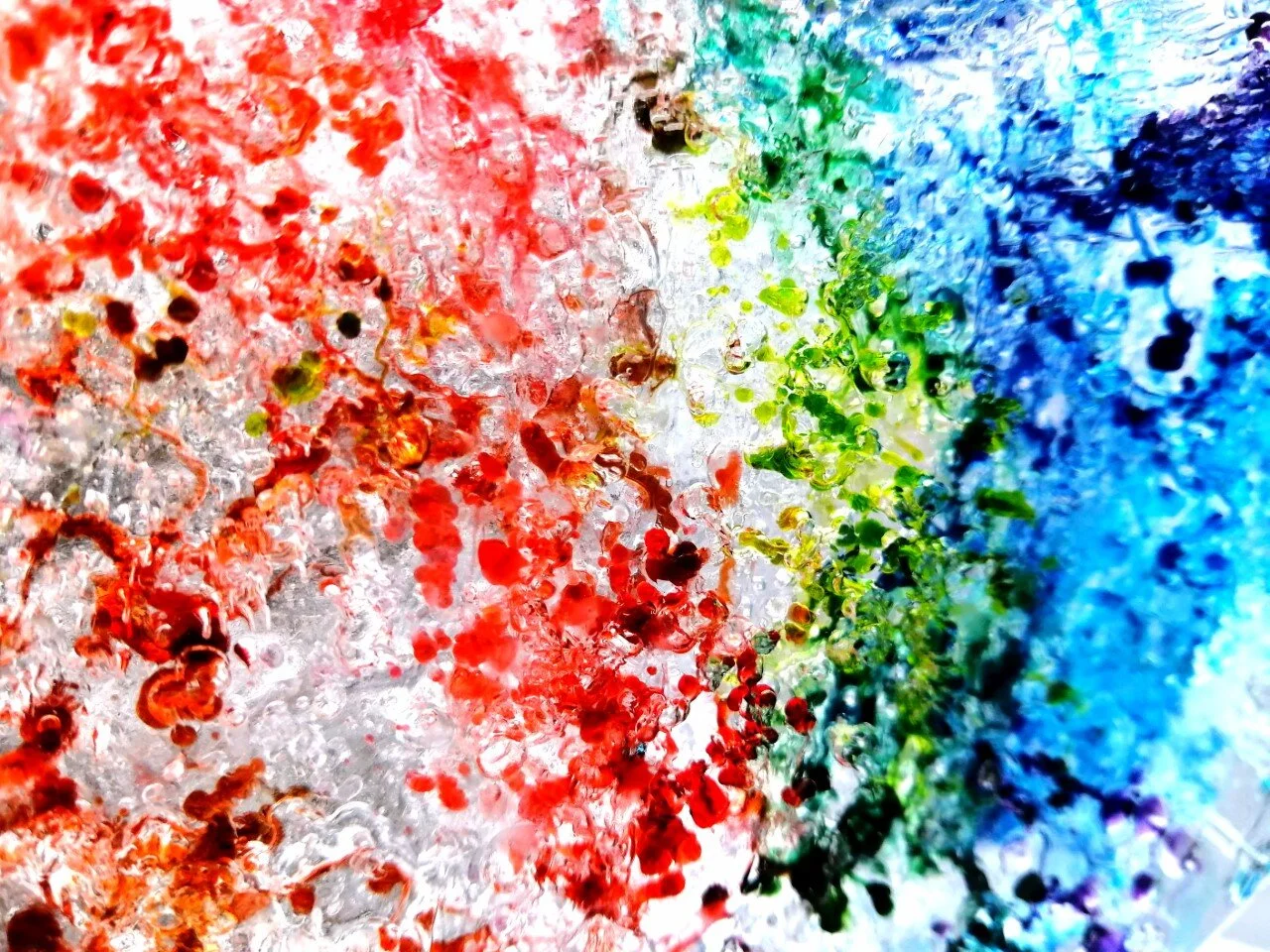 bricolage-hiver-capteur-de-soleil-glacé-coloré-DIY-simple