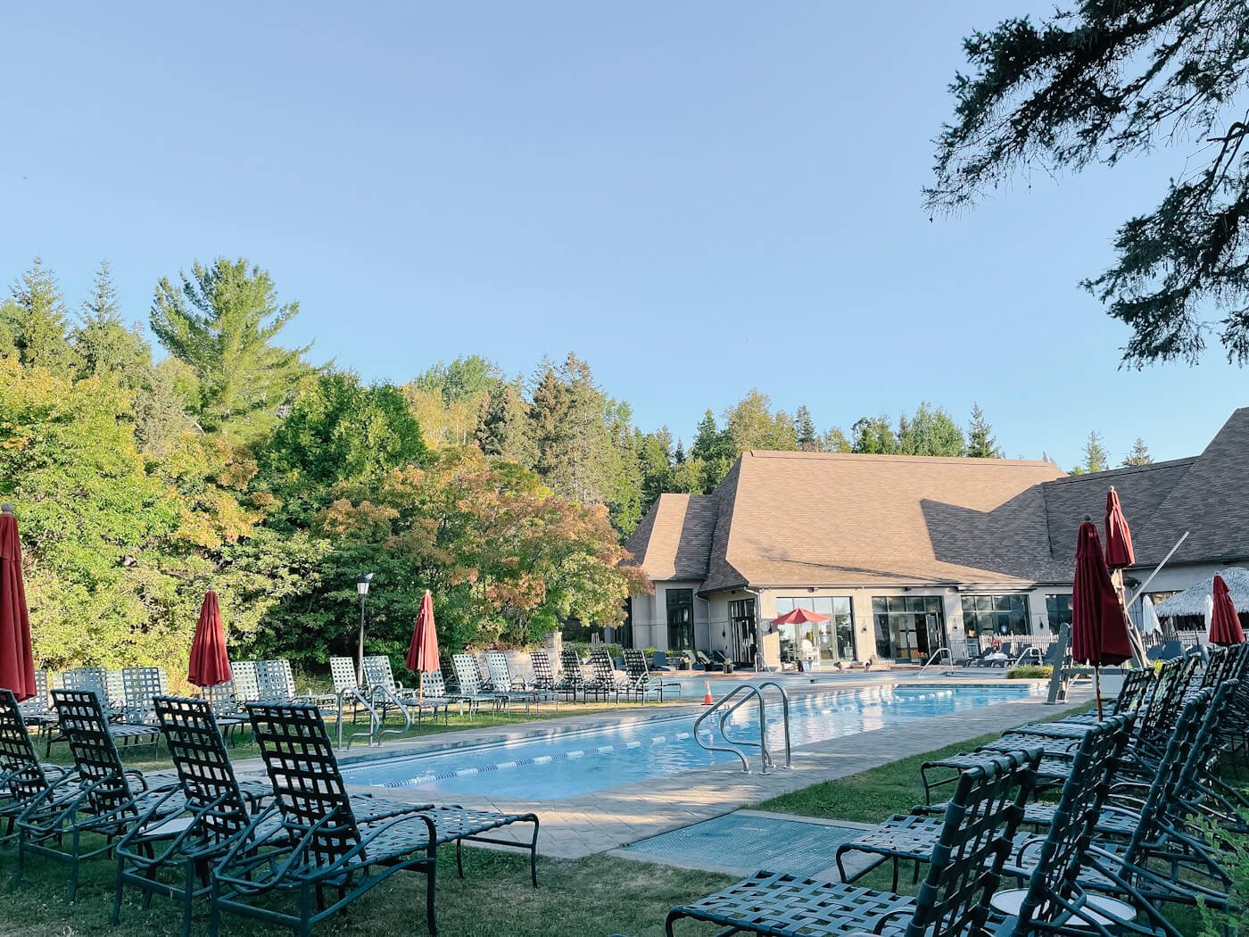 Piscine manoir Richelieu Fairmont La Malbaie.JPG