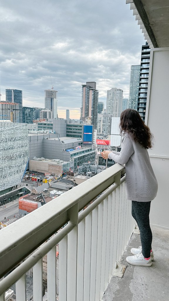 Chambre avec balcon à Toronto.jpg
