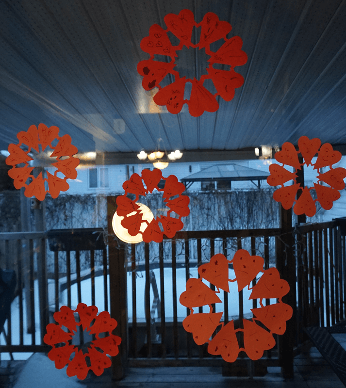 MONCAP – Kit Bricolage Saint-Valentin 18 Pièces : Pochoirs Coeurs, Papiers Colorés, Autocollants – Déco Fenêtre Créatif