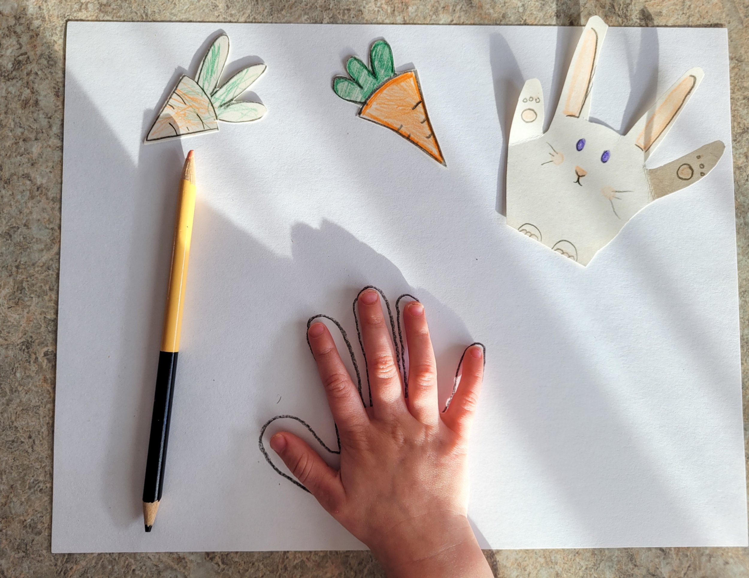 Bricolage - Petite main en lapin — Je suis une maman