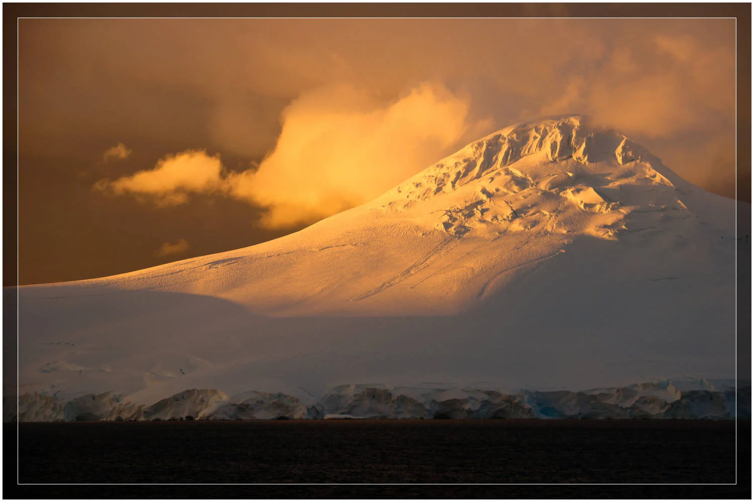 Midnight sun - Antarctica (c) Dustin Main 2010