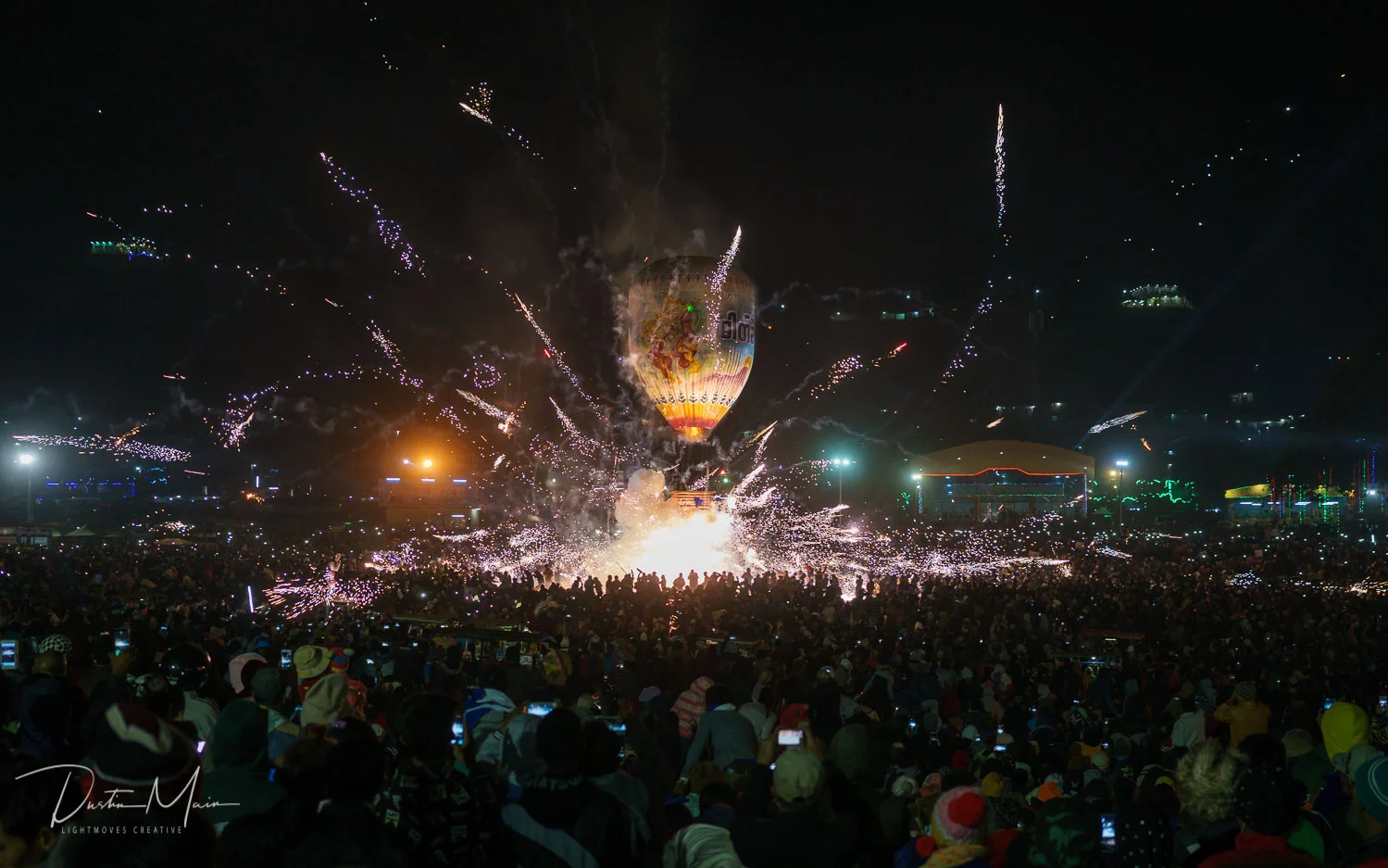 Misfire. When the fireworks of the balloon go off too soon. © Dustin Main 2015