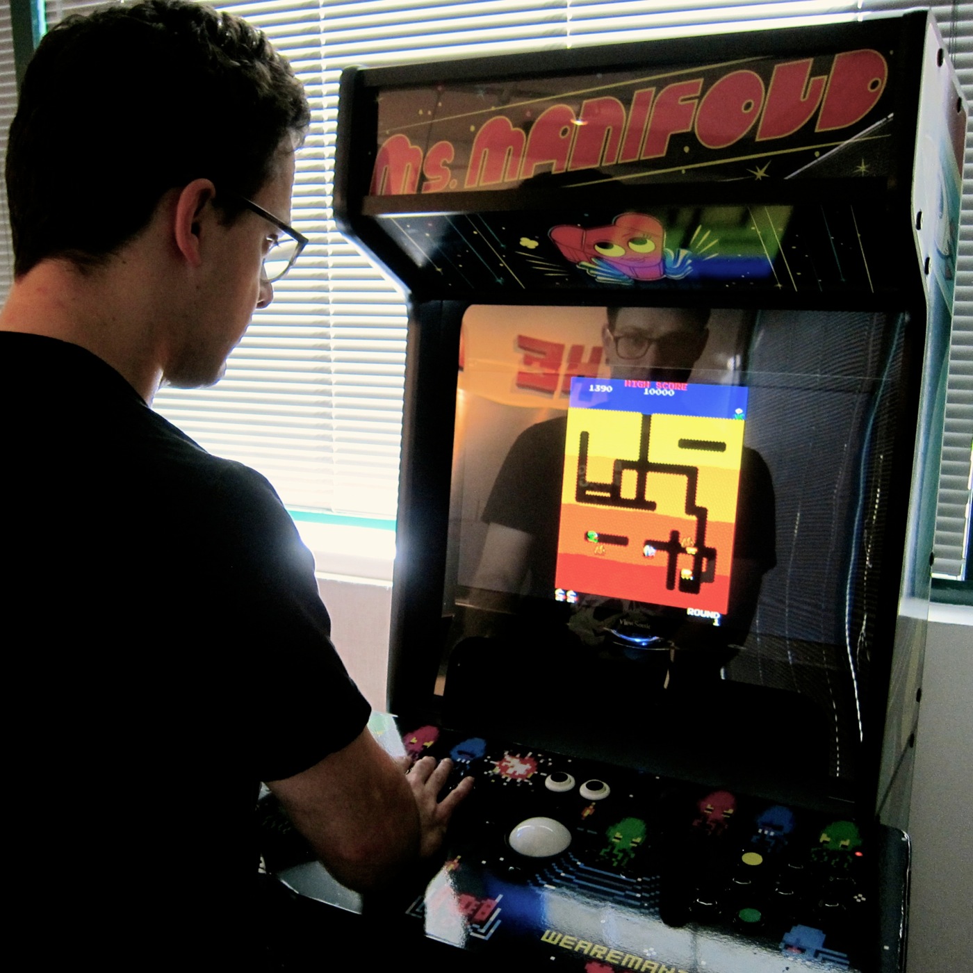 Playing Dig Dug on the Ms. Manifold machine