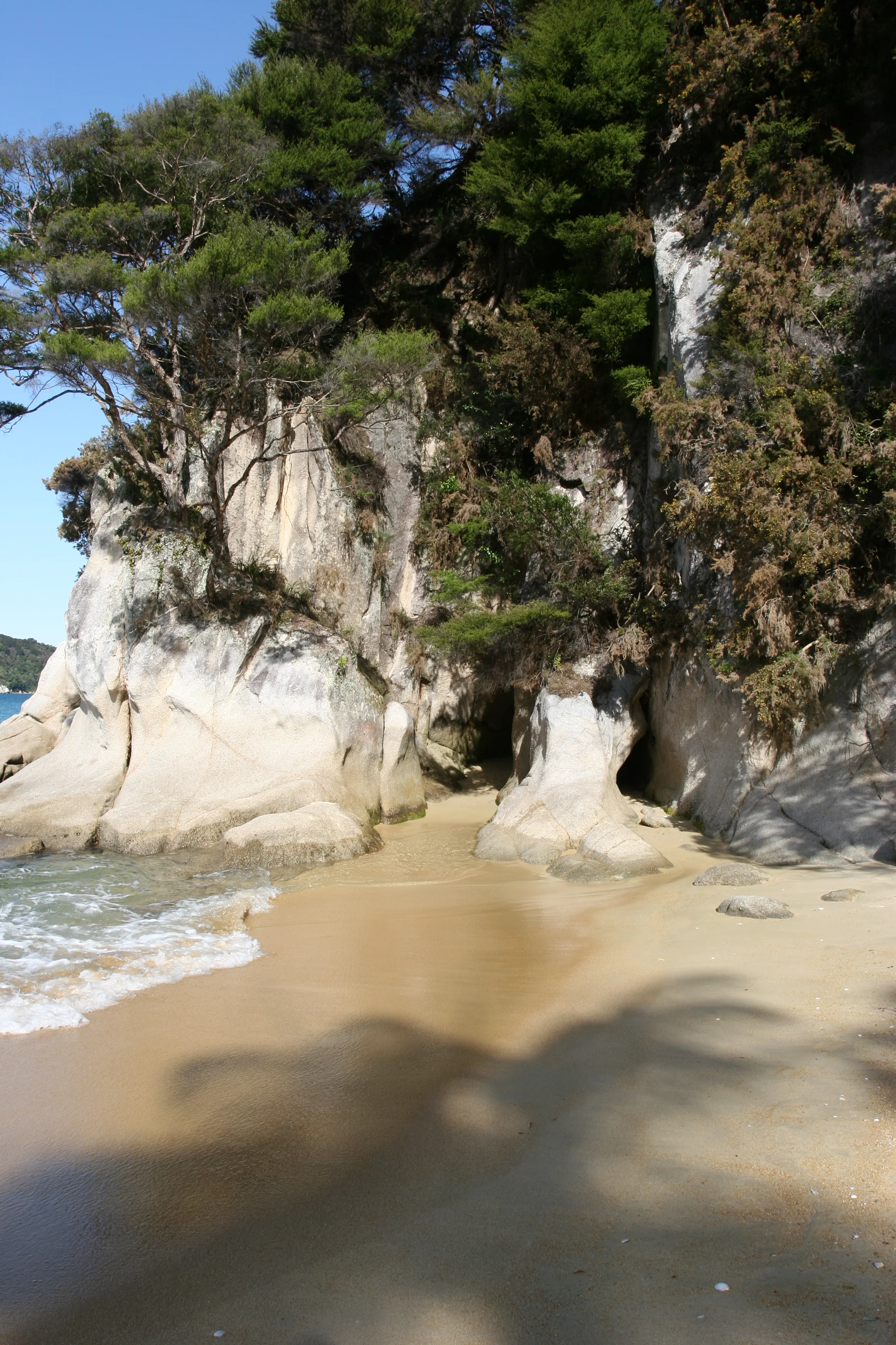  Southern point of Onetahuti Bay 