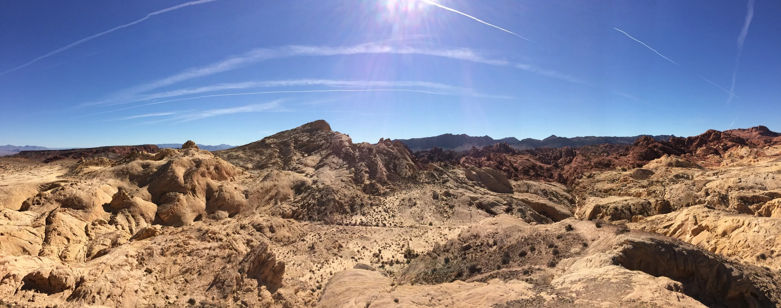 Silica Dome (foreground), Fire Canyon (right), Valley of Fire