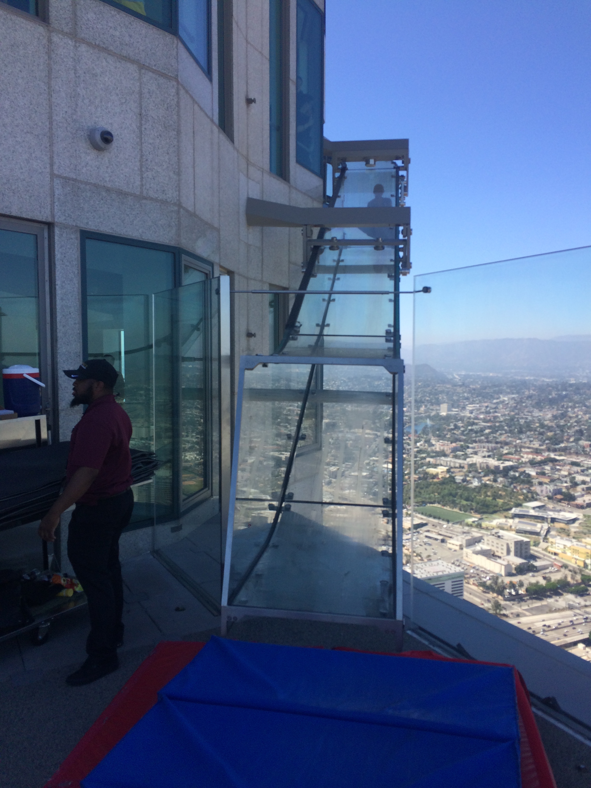 OUE Skyslide
