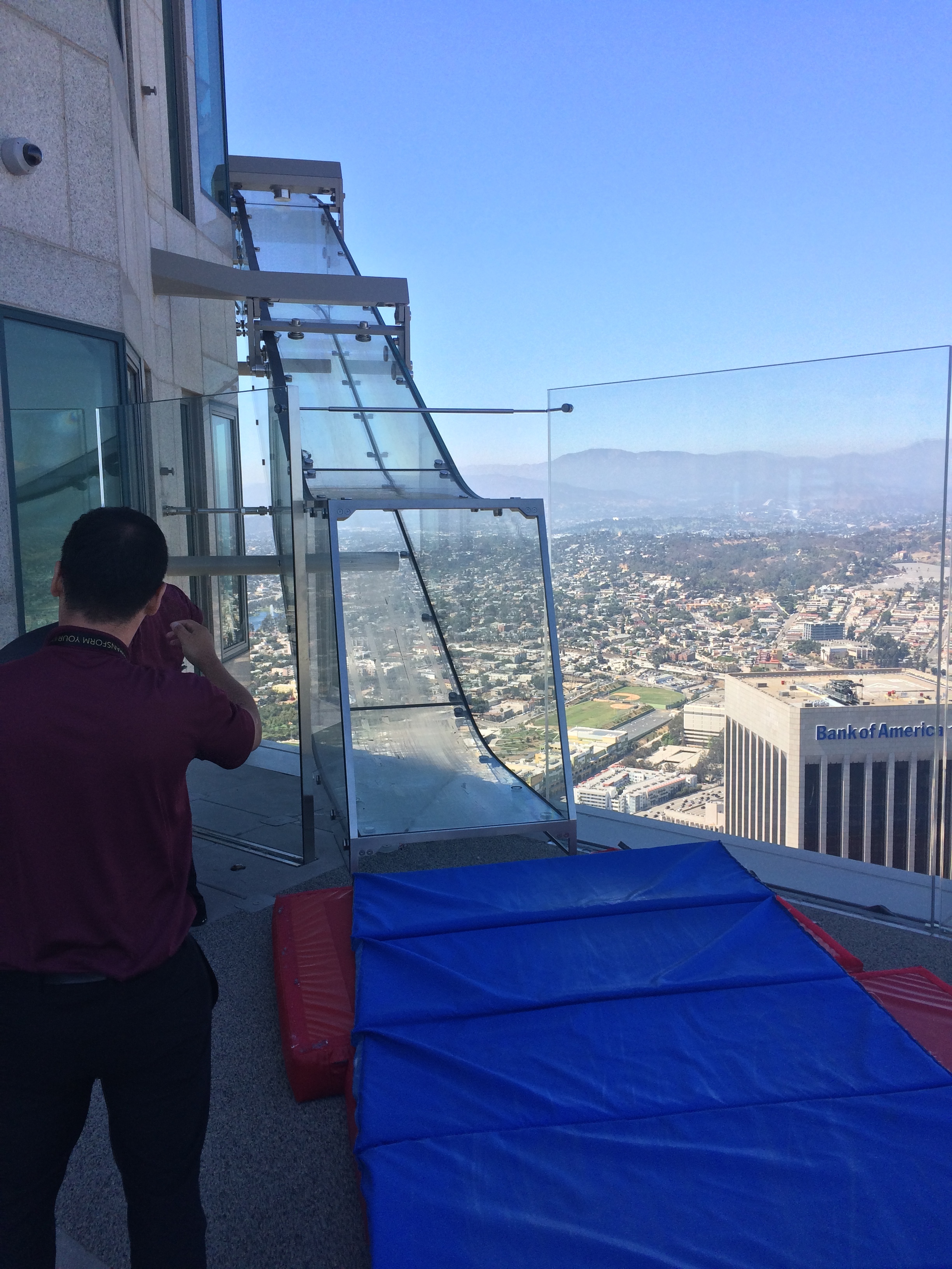 OUE Skyslide