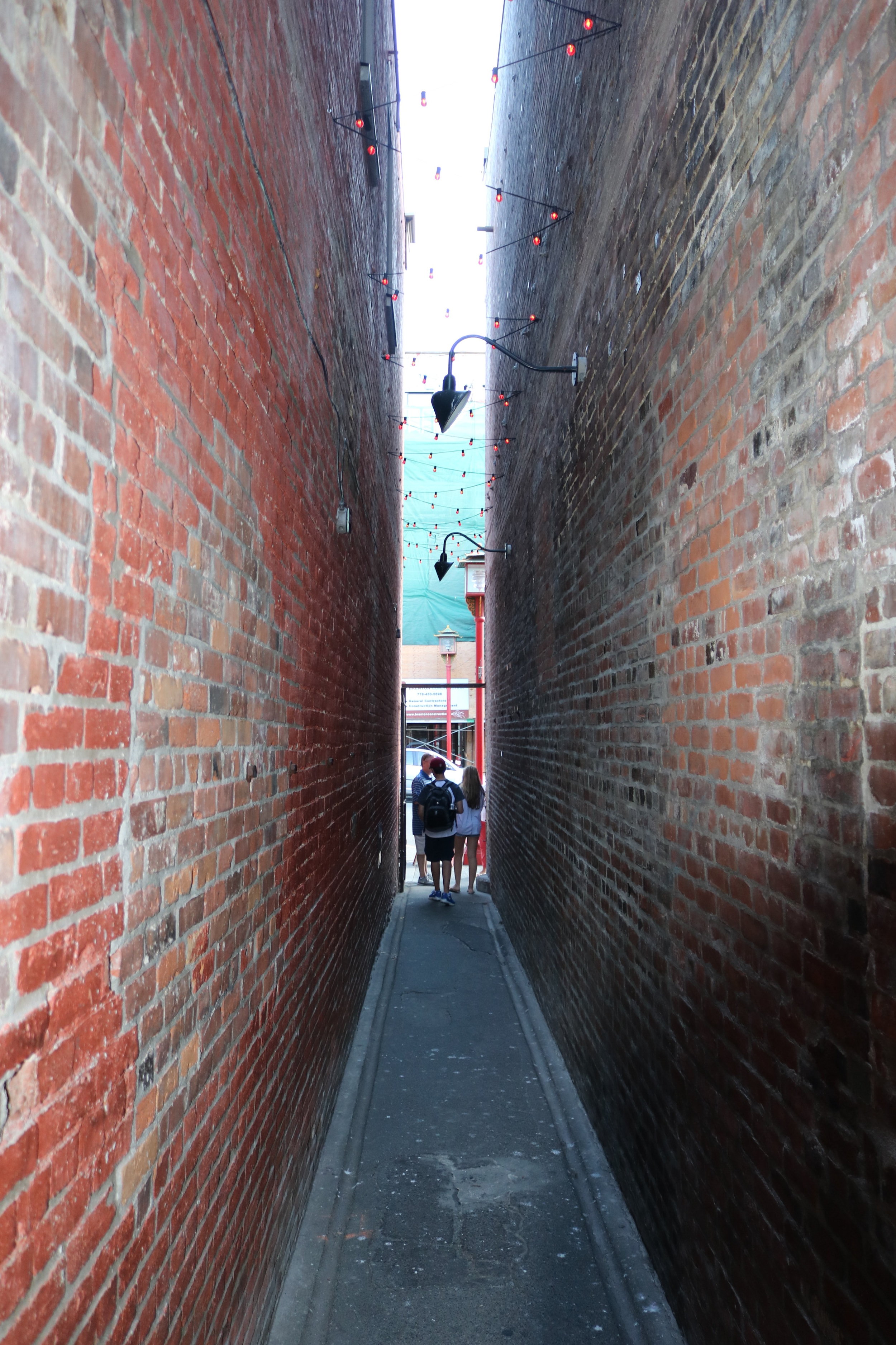 Fan Tan Alley is the narrowest street in Canada