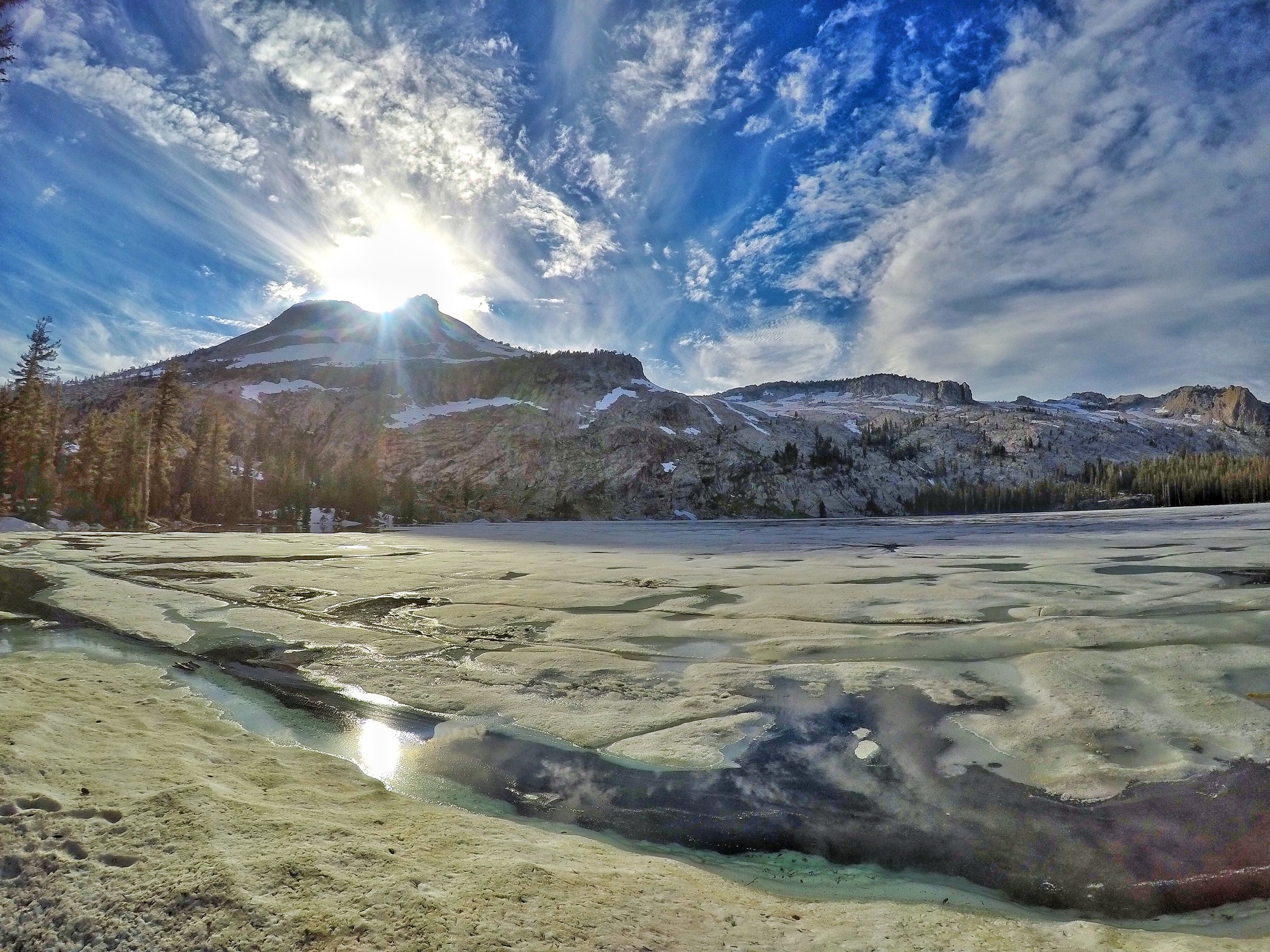 During the winter, the lake freezes, providing a spectacular winter scene for visitors. 