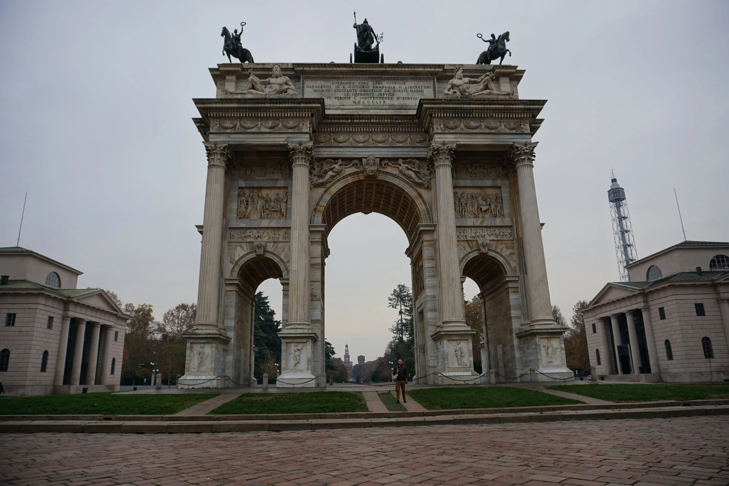 For parties with time, a walk to the Cemetery from the city center provides the opportunity to view many sights like the Arco della Pace.