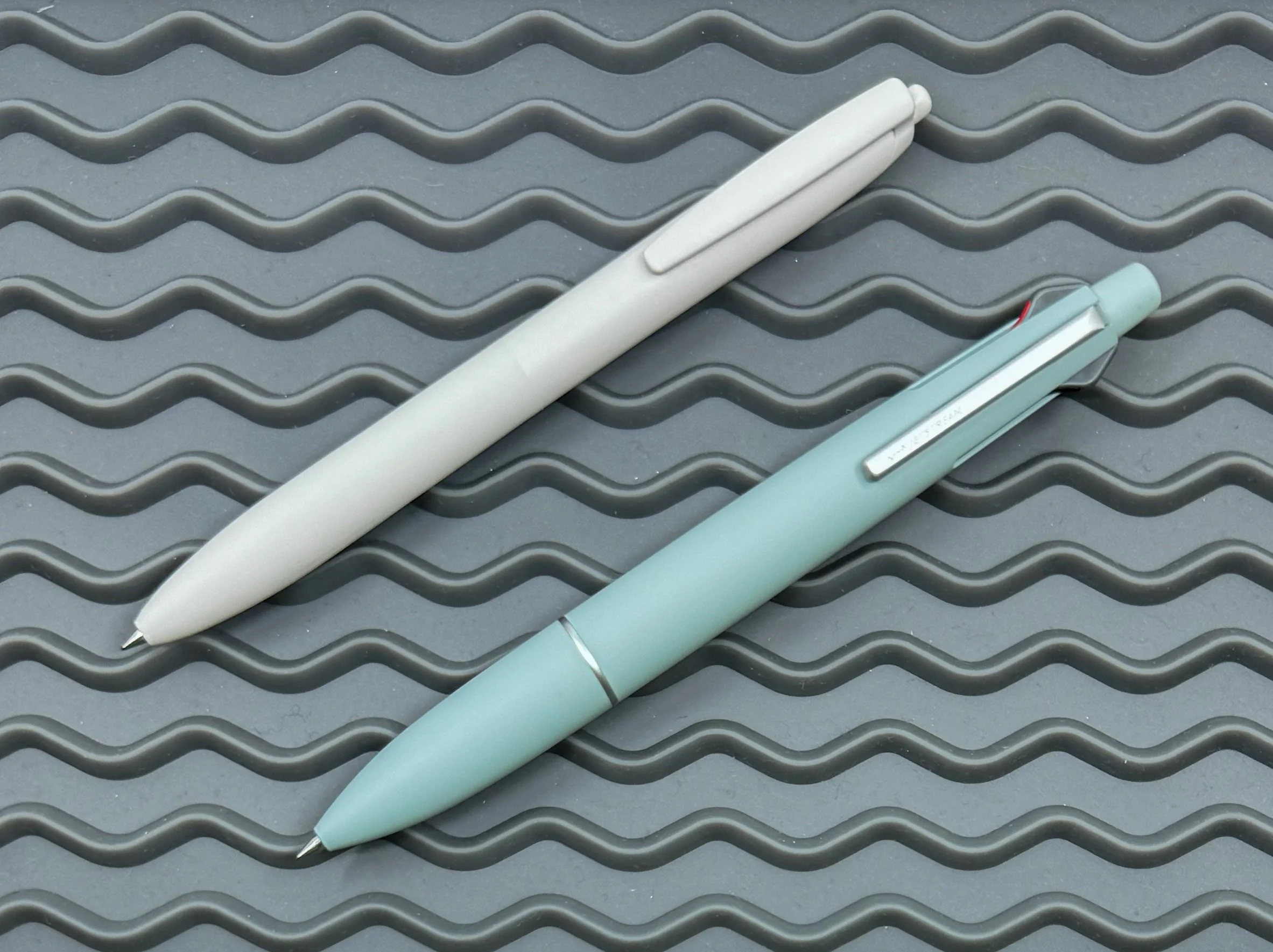 uniball Jetstream Lite Touch Ballpoint Pen Review — The Pen Addict