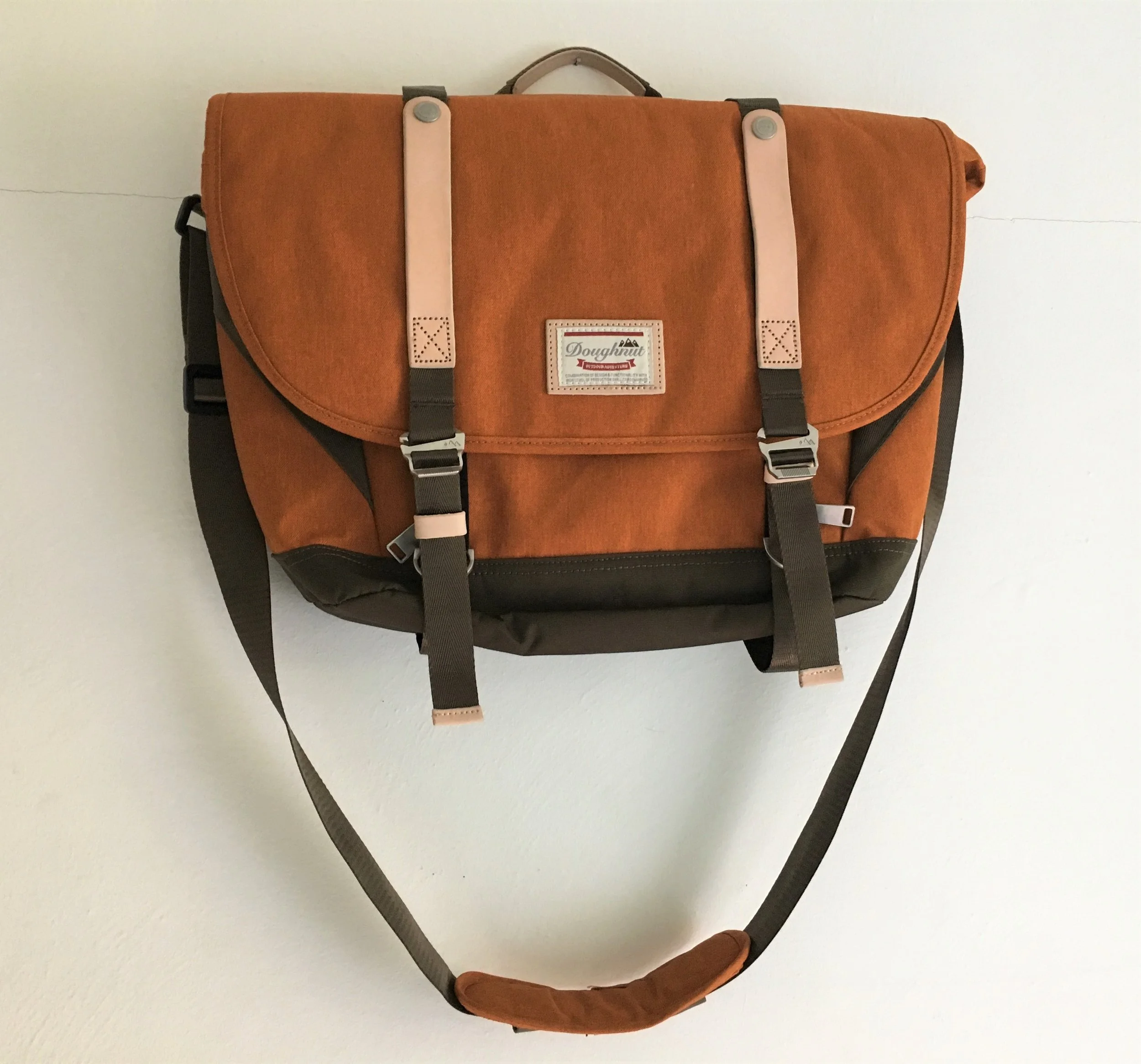 Doughnut Denver Messenger Bag Review — The Pen Addict