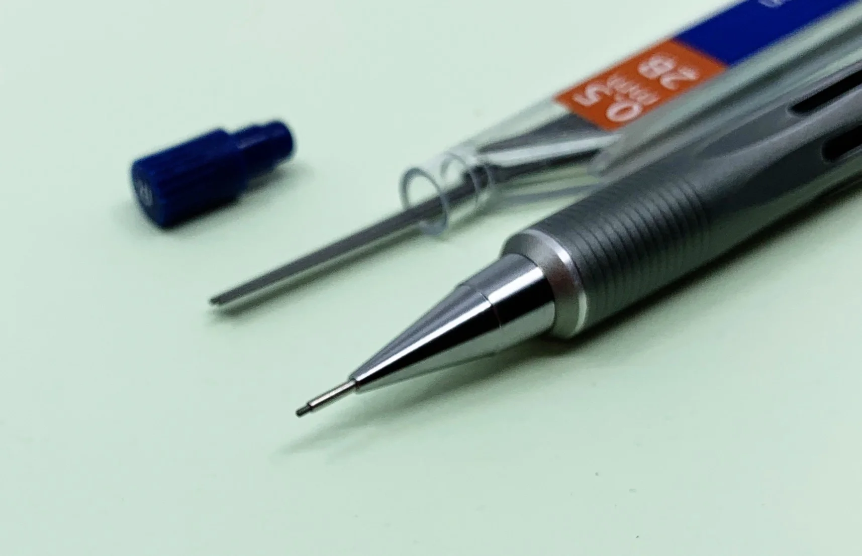 Staedtler Mars Micro Carbon 0 5 Mm 2b Pencil Lead Review The Pen