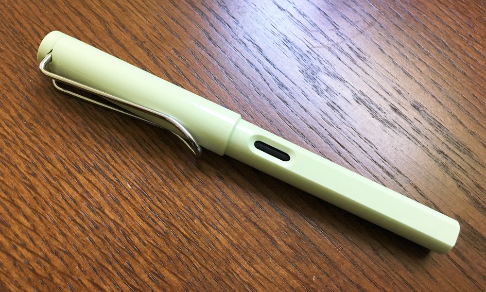 textuur toxiciteit Belonend Lamy Safari Fountain Pen Mint Glaze Review — The Pen Addict