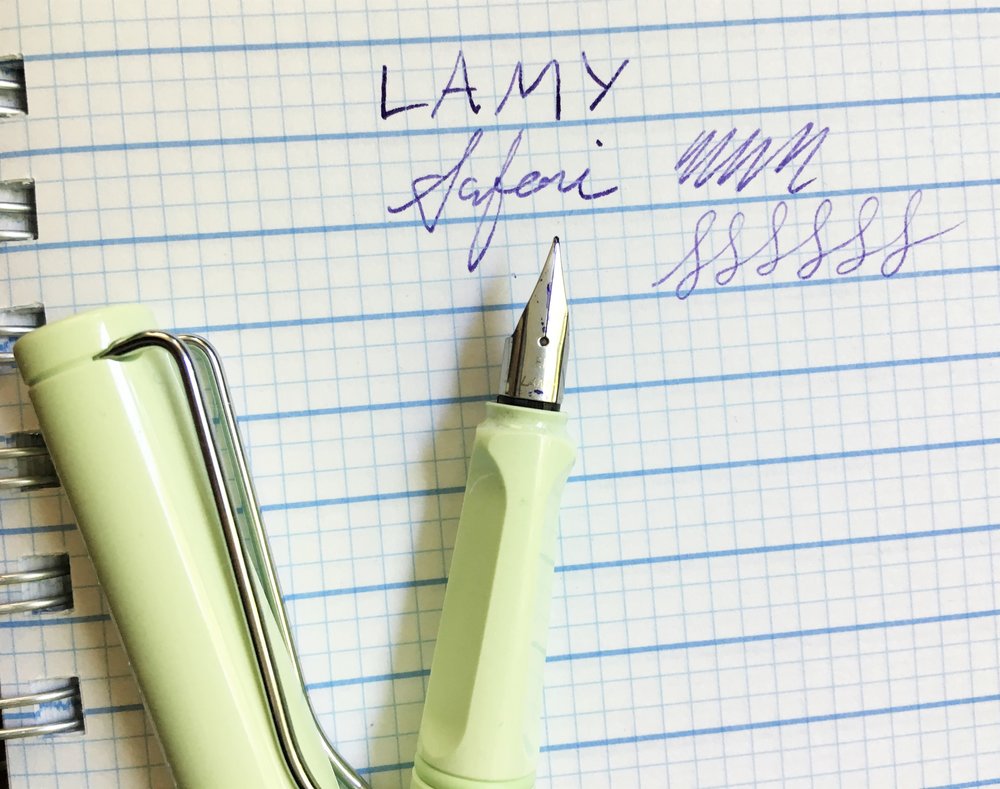 textuur toxiciteit Belonend Lamy Safari Fountain Pen Mint Glaze Review — The Pen Addict