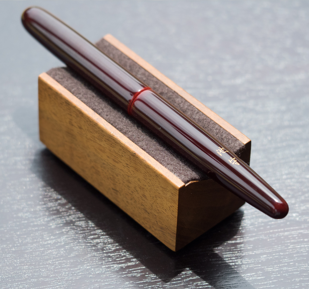 Doodt Verdragen Vakantie Nakaya Long Cigar in Aka-Tamenuri with Kanji and a Gold Zogan: A Review —  The Pen Addict