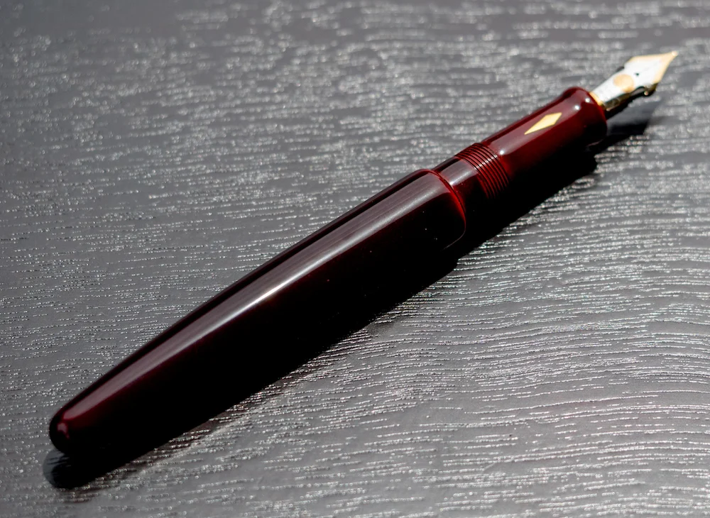 Nakaya Long Cigar In Aka Tamenuri With Kanji And A Gold Zogan A Review The Pen Addict