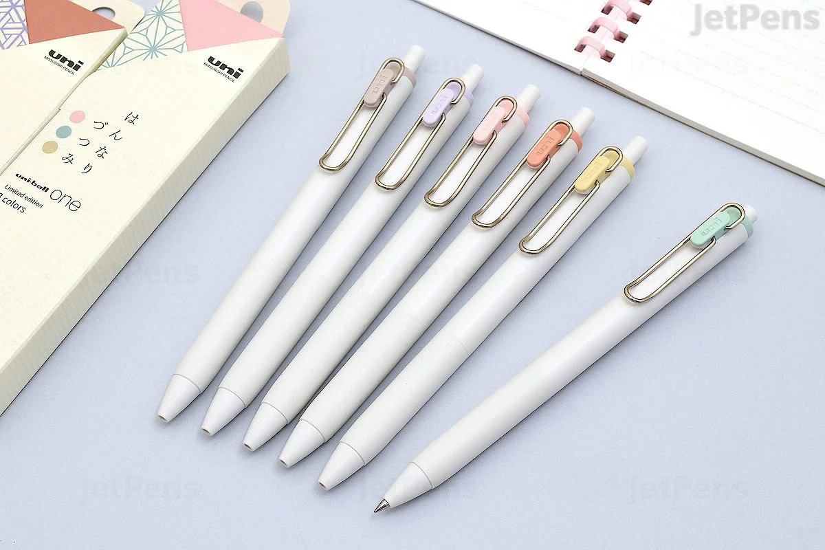 Uniball One Gel Pen Hannari and Miyabi 0.38 mm Limited Edition