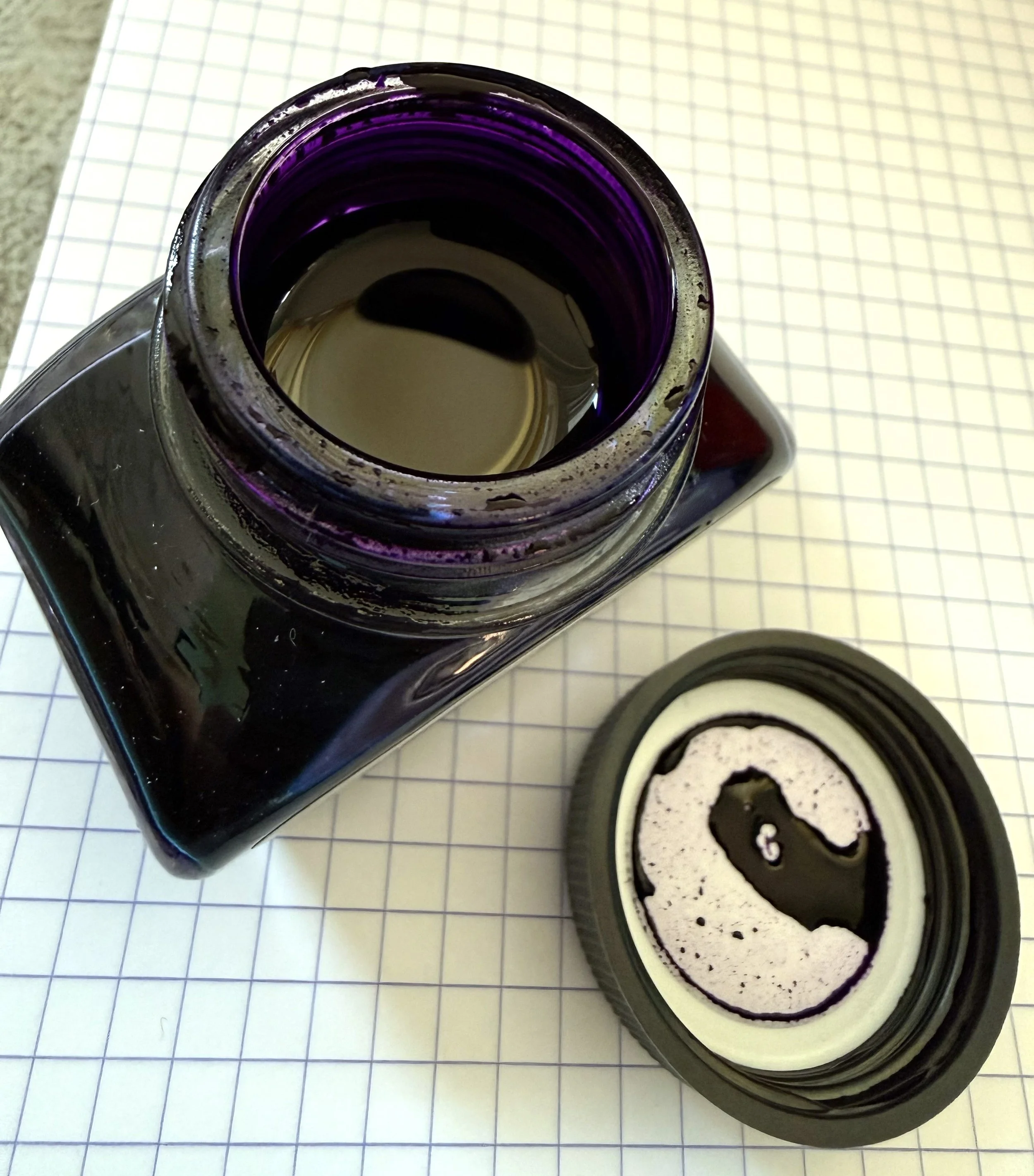 Octopus Fluids Violet Medusa Bottle