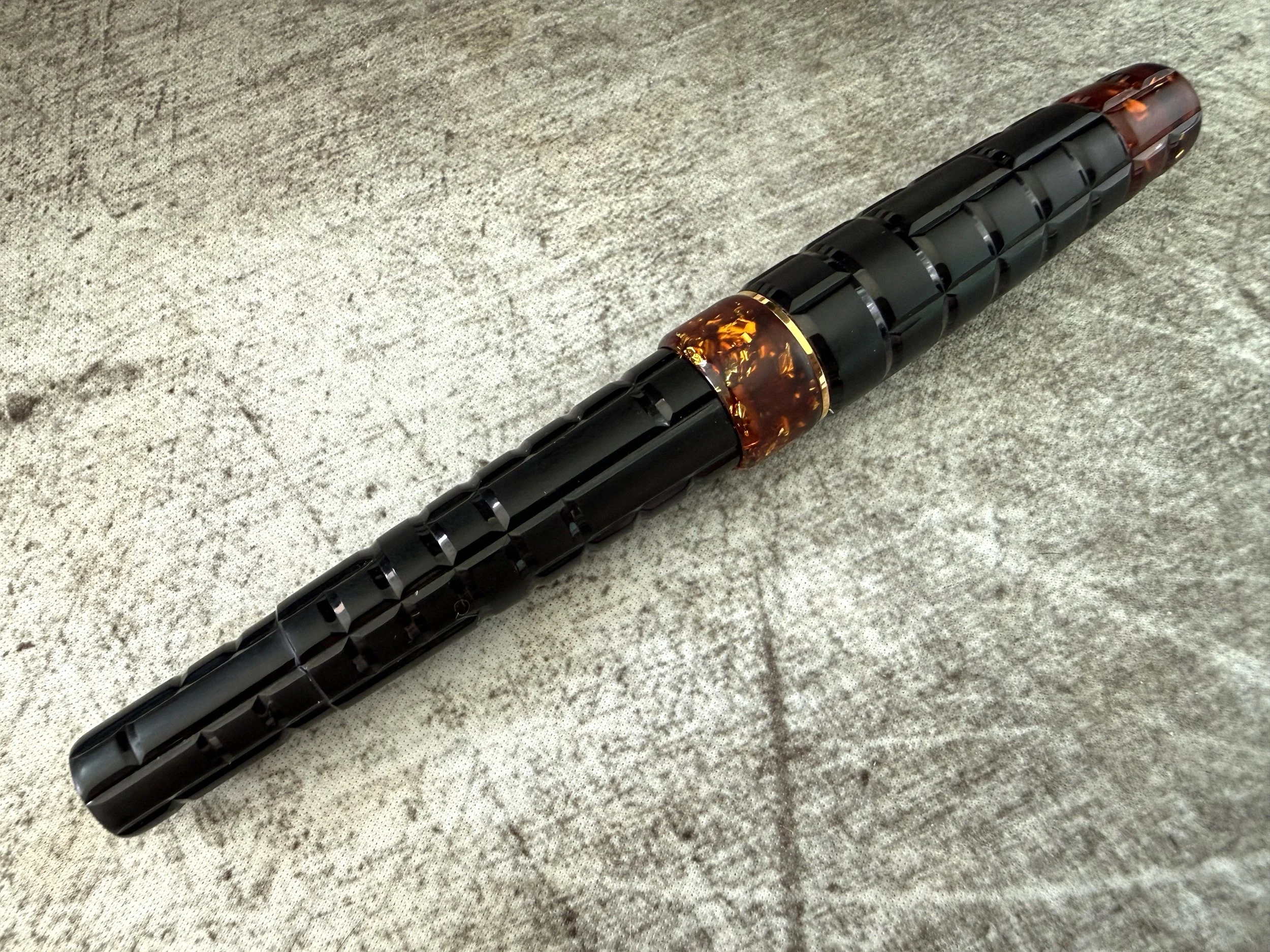 BENU Tessera Black Amber