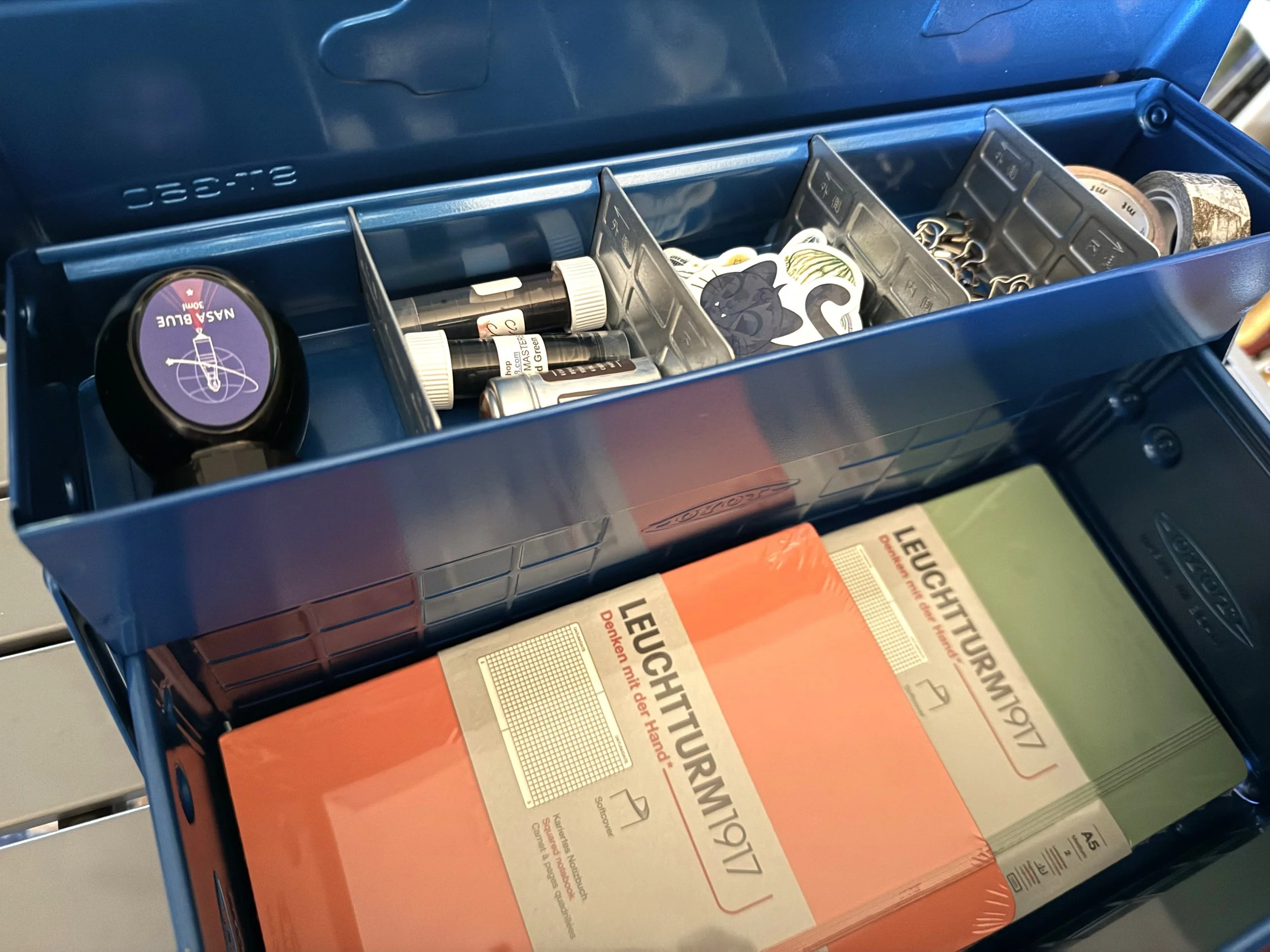 TOYO Steel Cantilever Toolbox Side