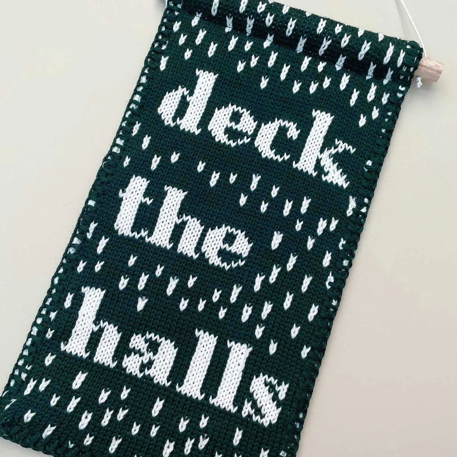 deck the halls wall hanging