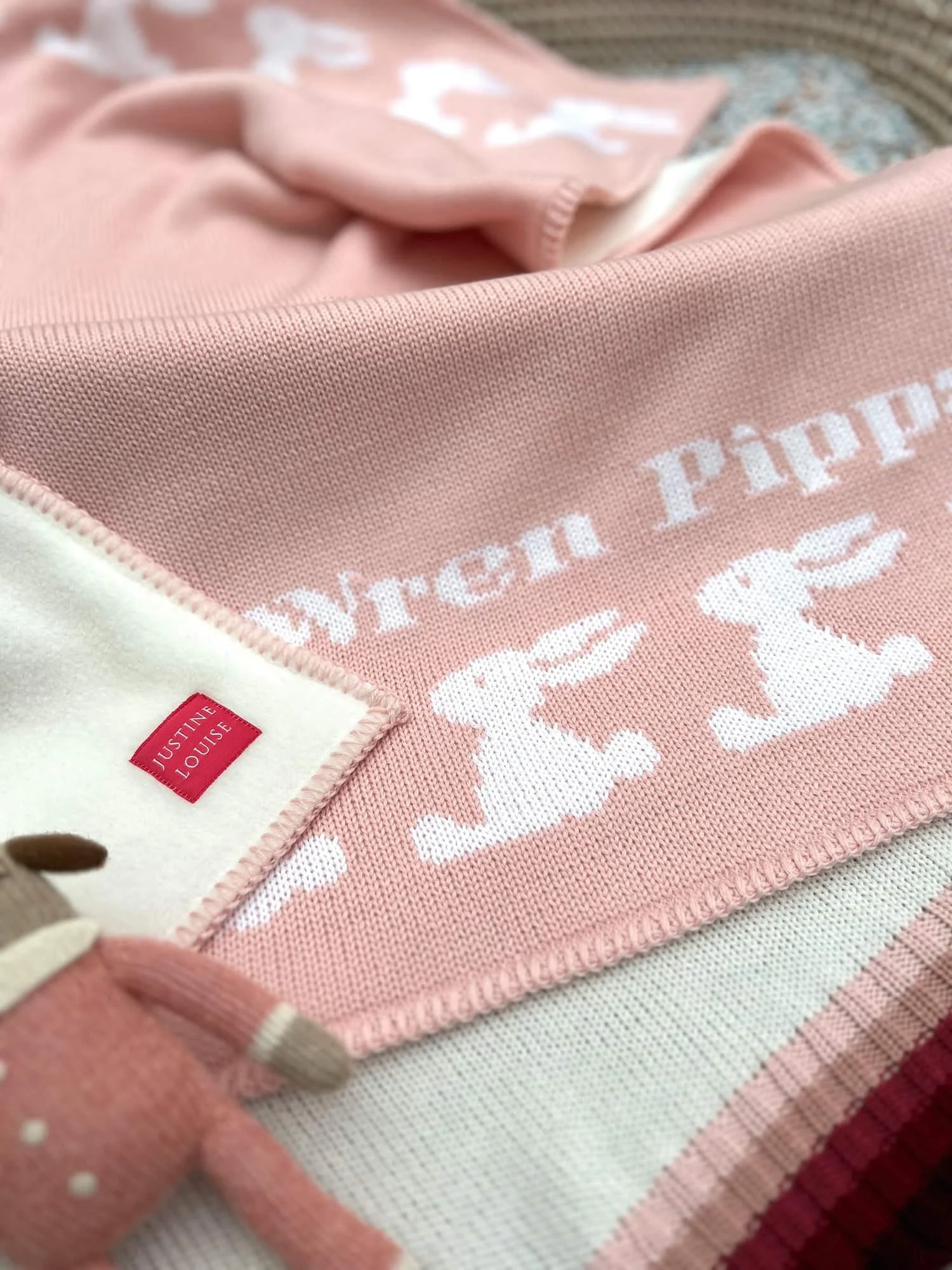 How to Choose the Perfect Knitted Baby Blanket