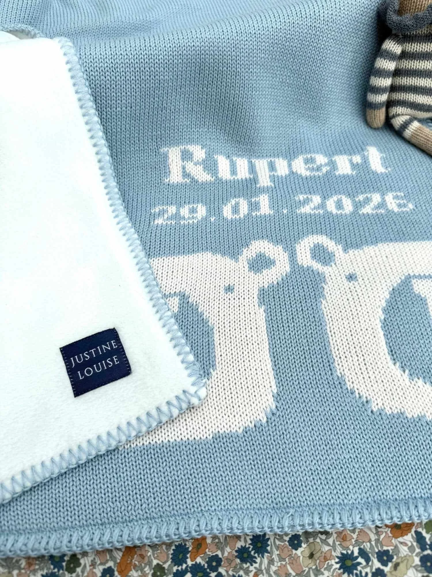 bear blanket in blue for babies