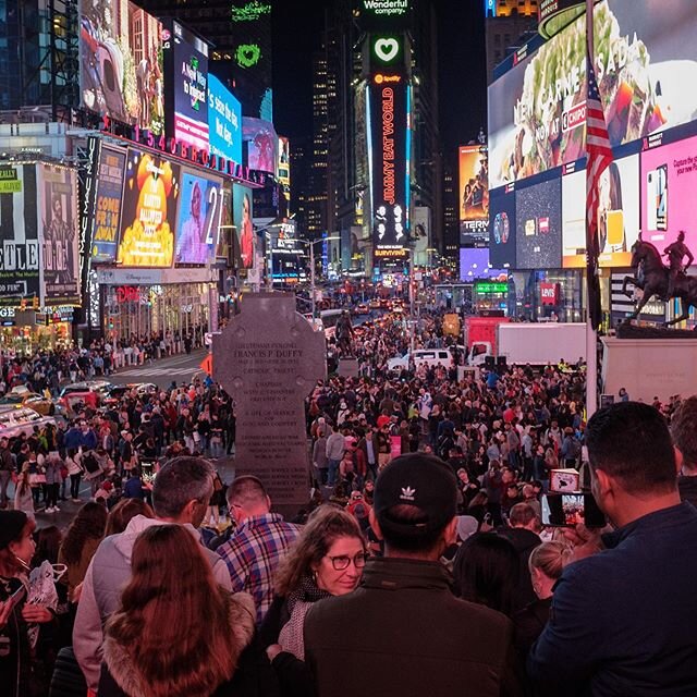 From a period of time in the past.  October 2019. Will we ever get back to this normal? Be safe. 
#newyorkcity #timessquare #crowded #photooftheday #nightphotography #fujifilm_xseries #myfujifilmlegacy #fujifilmx100f