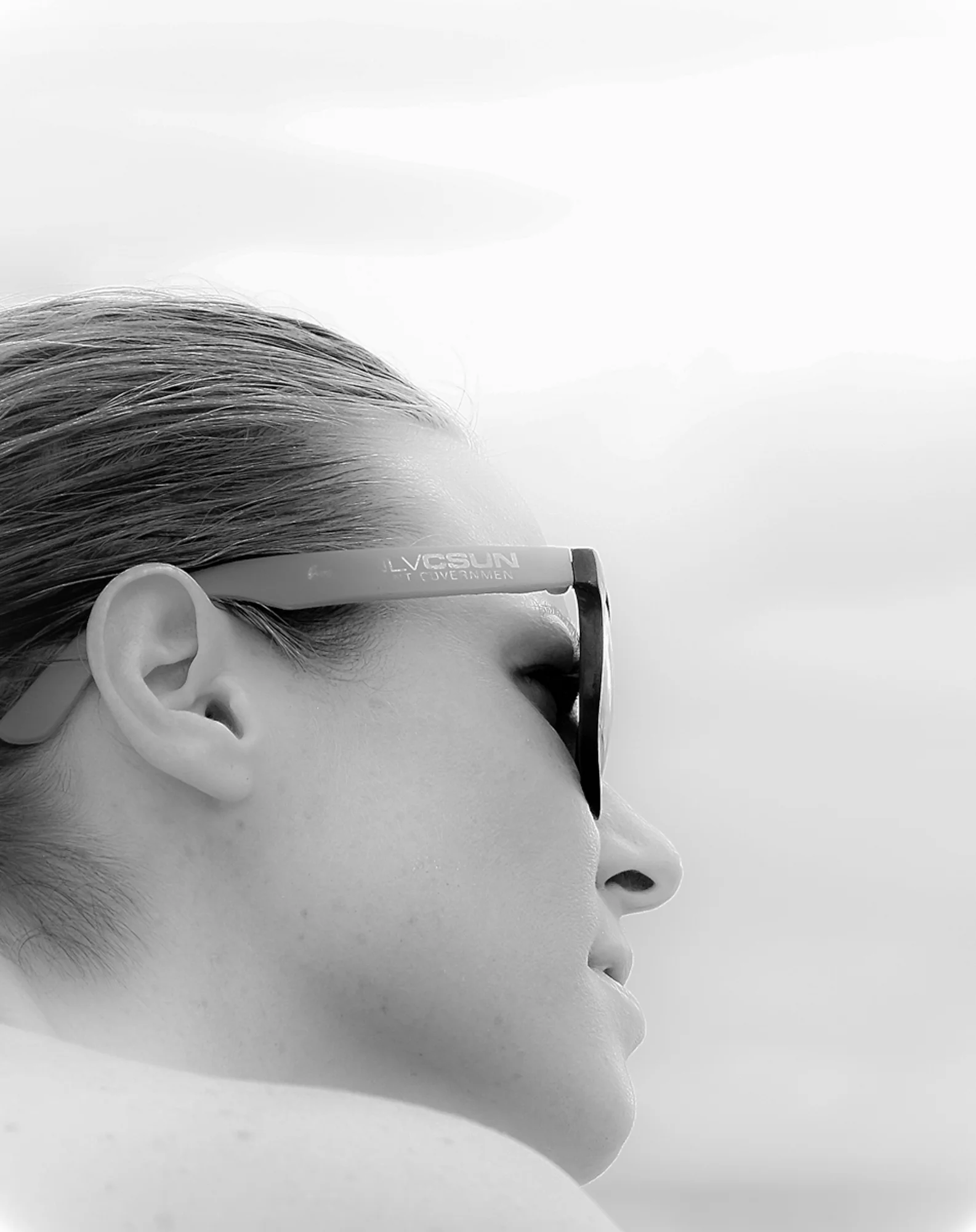 sm_sarah-beach-profile-b&w-dscf1857.jpg