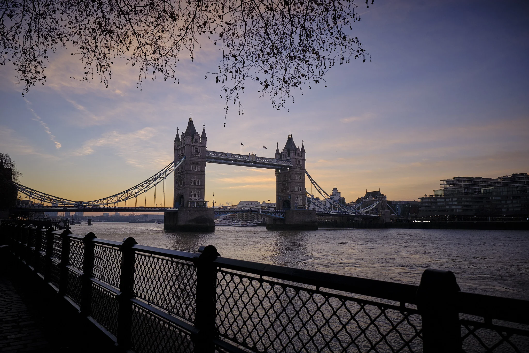 Fuji X-T3 16-55mm @16mm Dawn over Tower Bridge on the River Thames