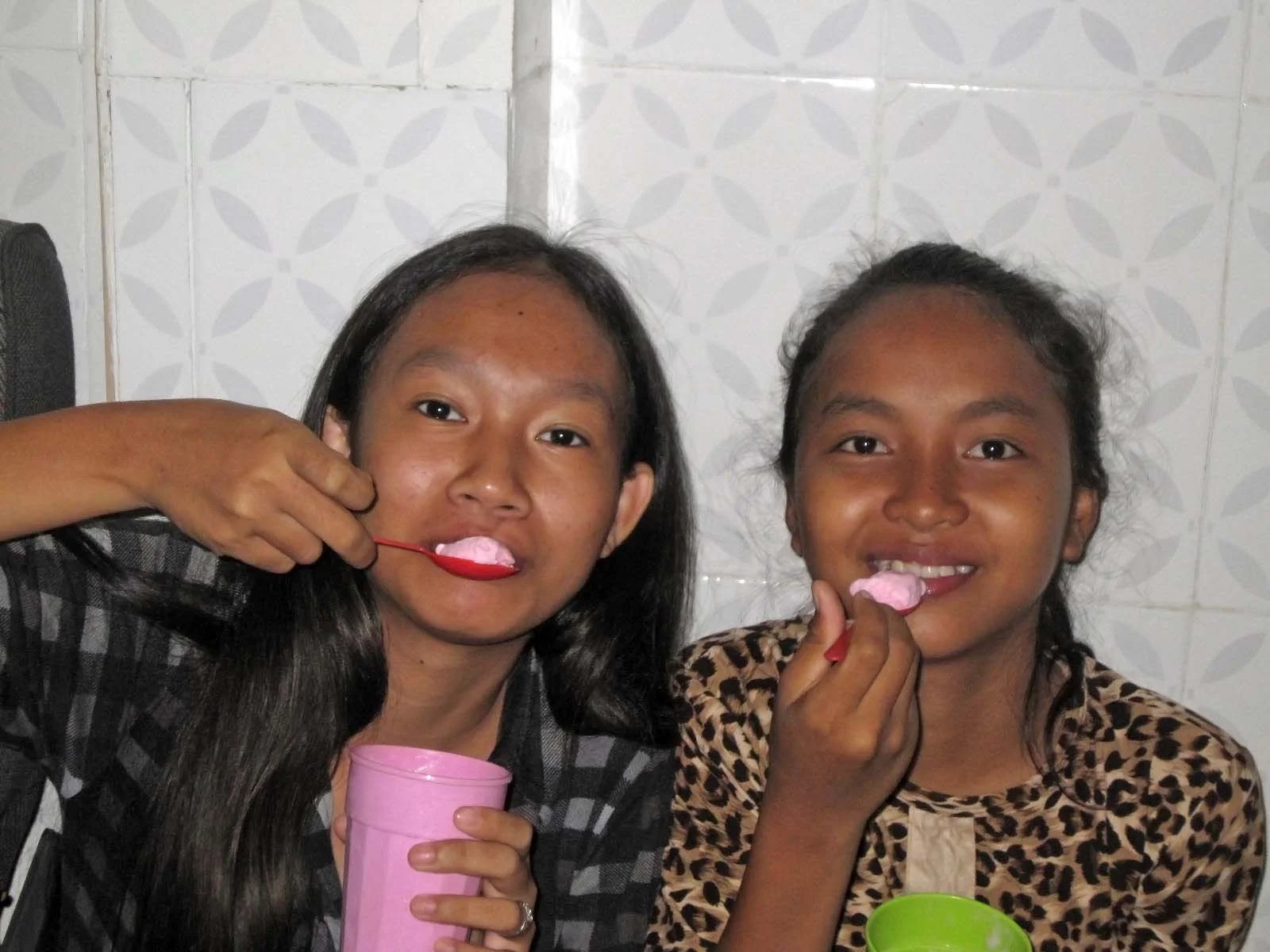 PE 2 kids are enjoying with ice_cream.JPG
