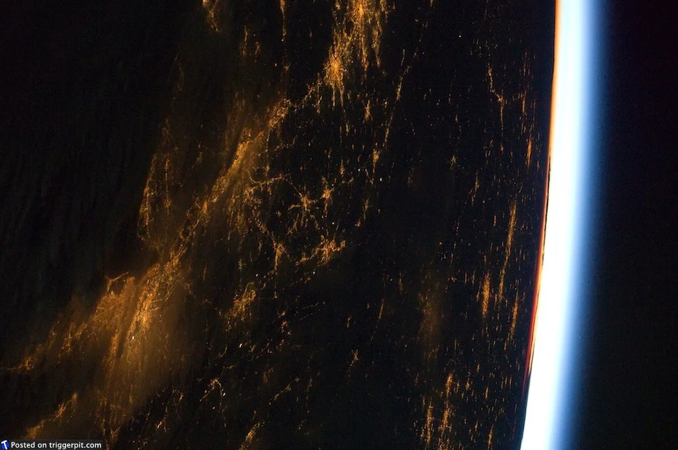 1. Amazing photos take from the International Space Station http://bit.ly/mOVwqn
2. Simpson + Alphabet http://bit.ly/j27doG
3. Nokia's Ovi 3D maps put google earth to shame (Chrome or Firefox plugin) http://bit.ly/iZu9wC
4. Best of the worst analogies used in high school essays http://bit.ly/lbVuMg
5. 50 years of the Wilhelm scream http://bit.ly/kgqFTi
