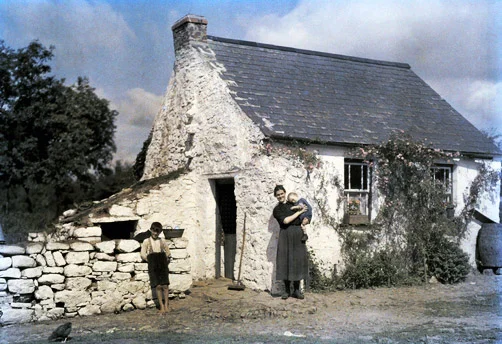 1.
Color photos from 1920s Ireland http://bit.ly/gcNnK0
2. U.S. Army trials tactical smartphones http://bit.ly/gSTnYU
3. Scaffolding can be beautiful http://bit.ly/heTHZf
4. Glass, it's the future http://bit.ly/gedLPq
5. Um, clever, dirty, safe for work (!) http://bit.ly/eICCQX