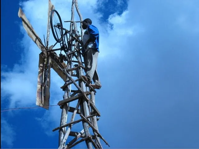 1.
William Kamkwamba (15 yrs old) who built a windwill to power his home http://bit.ly/fuGlCS
2. Hand-drawn pakour flip-book animation http://bit.ly/hvANHw
3. King Philip IV signs autographs http://bit.ly/g7pKmx
4. Osaka - World Expo - 1970 http://bit.ly/ef3uLK
5. A collection a day http://bit.ly/g31V0U