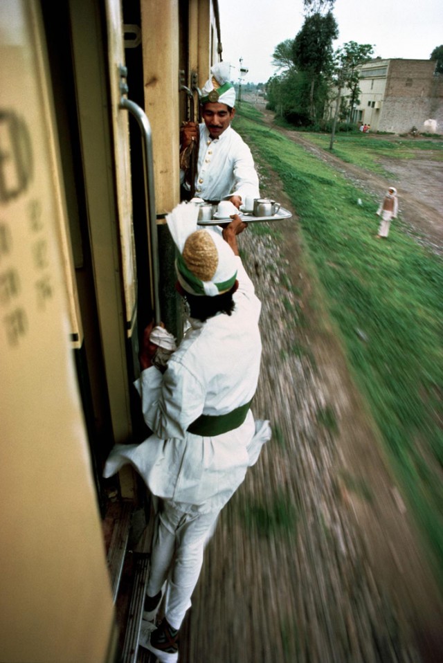 Trains-Steve-McCurry1-640x958.jpeg