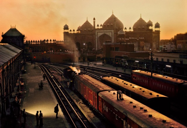 Trains-Steve-McCurry15-640x440.jpeg