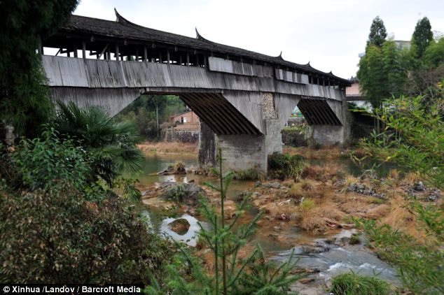 The Qiancheng Bridge, in the village of Tangkou, which was built during the Southern Song Dynasty, which began in 1127