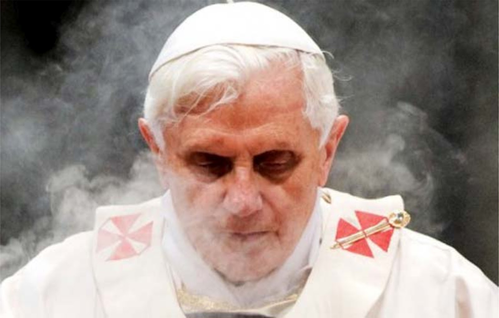 Josef-Ratzinger-Pope-Benedict-XVI.-Born-1927.-Mass.-Vatican.-Incense.-1ab..jpg