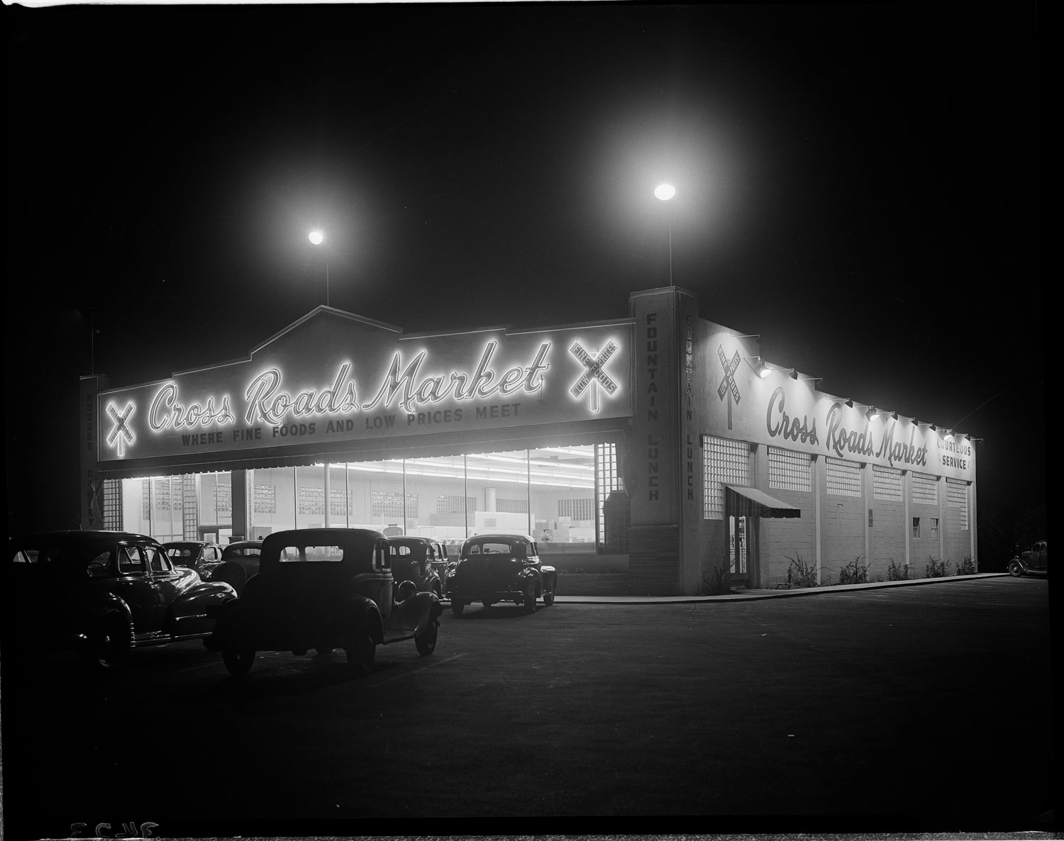 los-angeles-neon-at-night-black-and-white-10.jpg