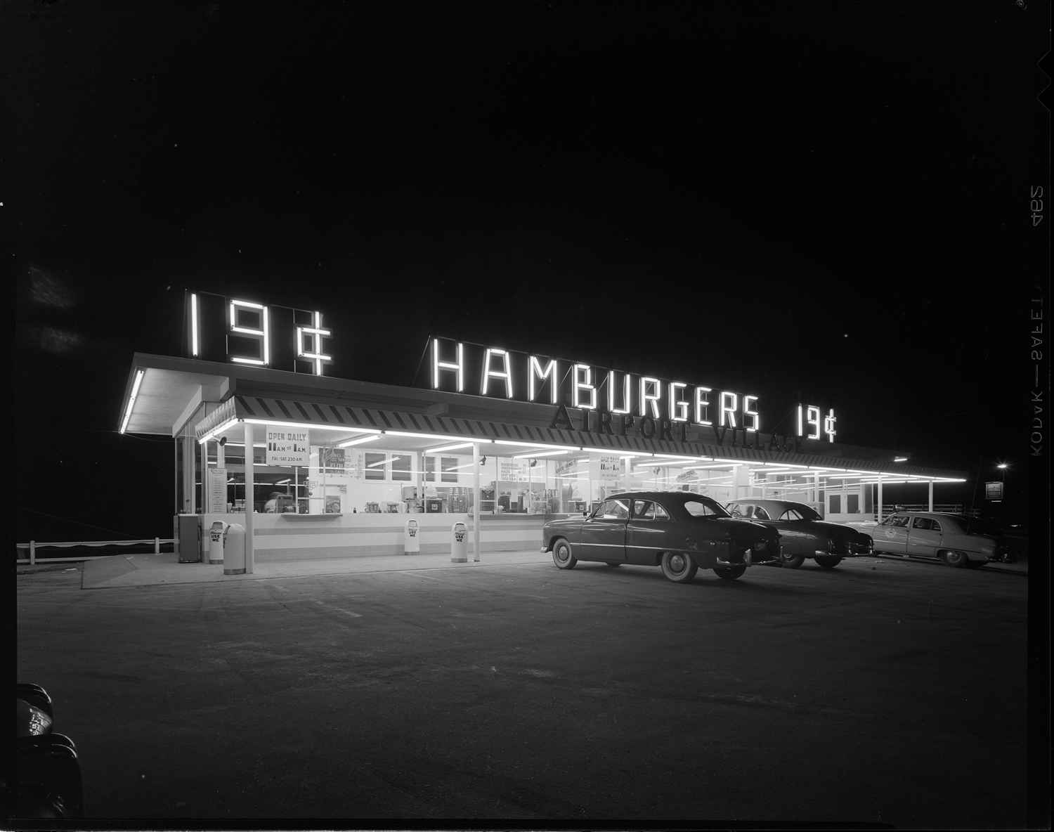 los-angeles-neon-at-night-black-and-white-08.jpg