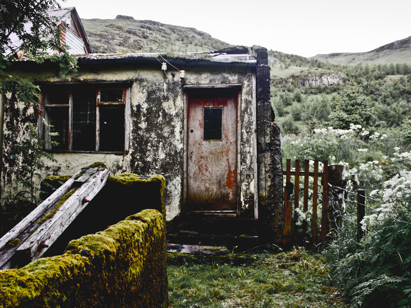 abandoned-iceland-houses-2.jpg