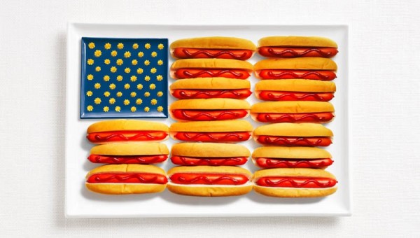 united-states-flag-made-from-food-600x340.jpg