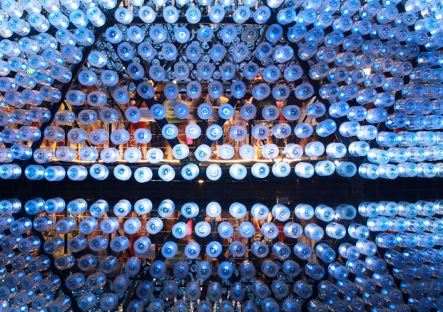 Lantern-Pavilion-made-from-Recycled-Water-Bottles9-640x452.jpg