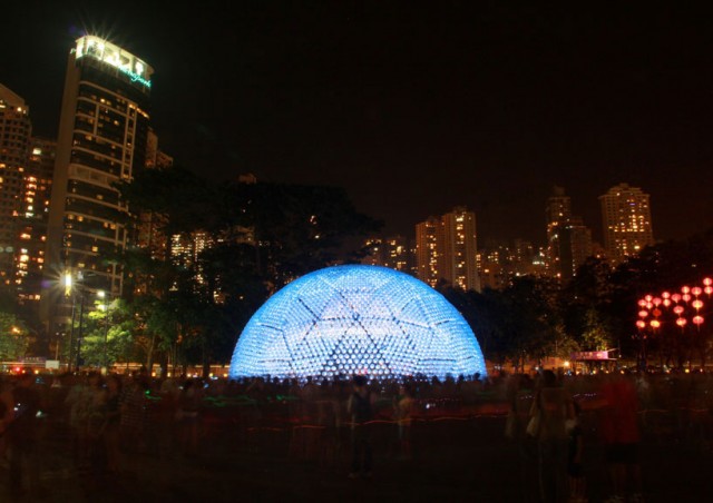 Lantern-Pavilion-made-from-Recycled-Water-Bottles6-640x452.jpg