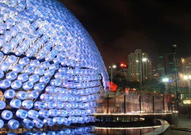 Lantern-Pavilion-made-from-Recycled-Water-Bottles4-640x452.jpg