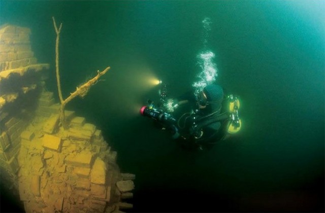 Lost-City-found-Underwater-in-China-7-640x420.jpg